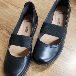 Clarks Women's Black Leather Flats